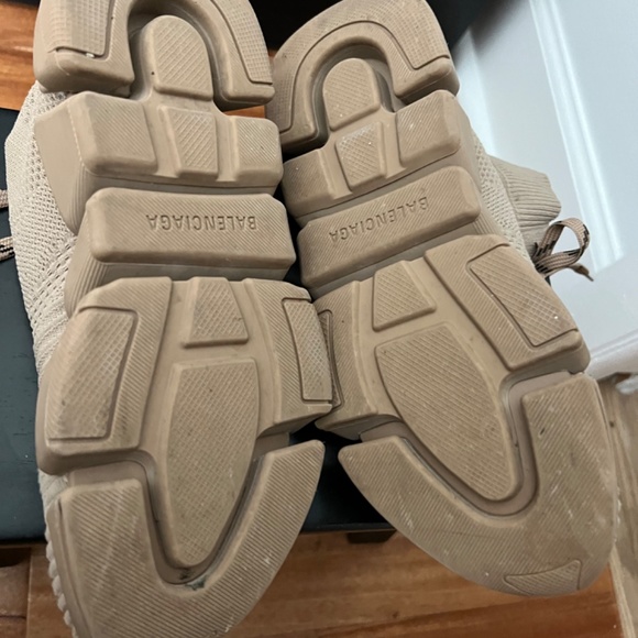 BALENCIAGA WOMEN'S SPEED 2.0 LACE-UP SNEAKER IN BEIGE - Picture 3 of 3